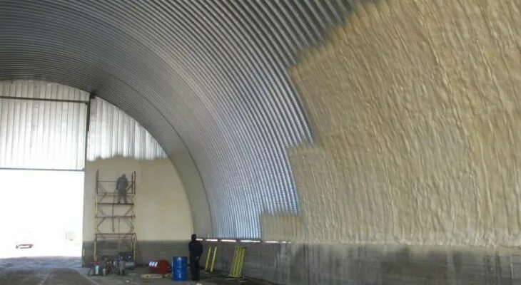 Утепление металлического ангара ППУ — цена работ в 2026 году